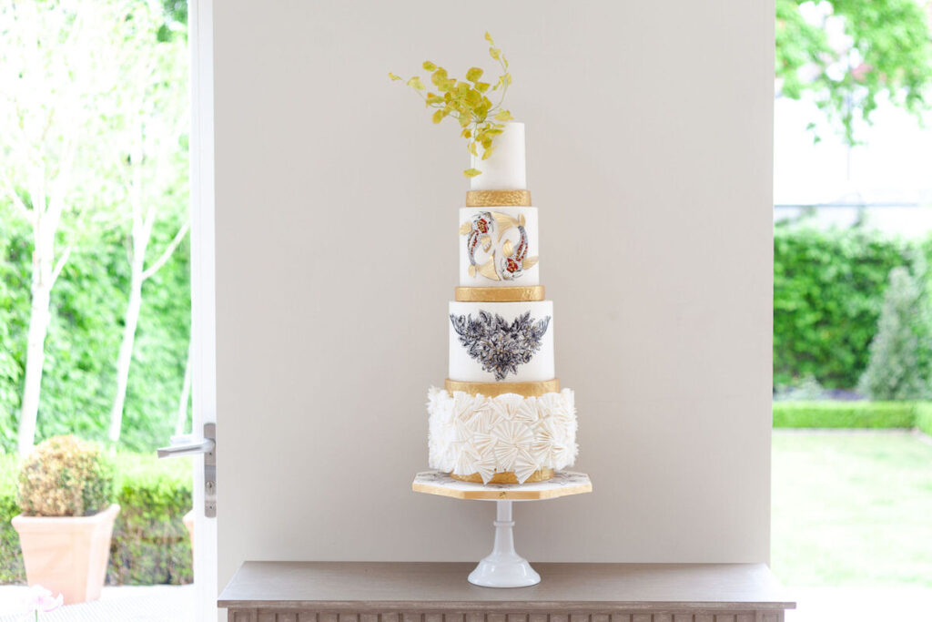 luxury-hand-painted-wedding-cake-design-vanilla-spice-cake-studio-northampton